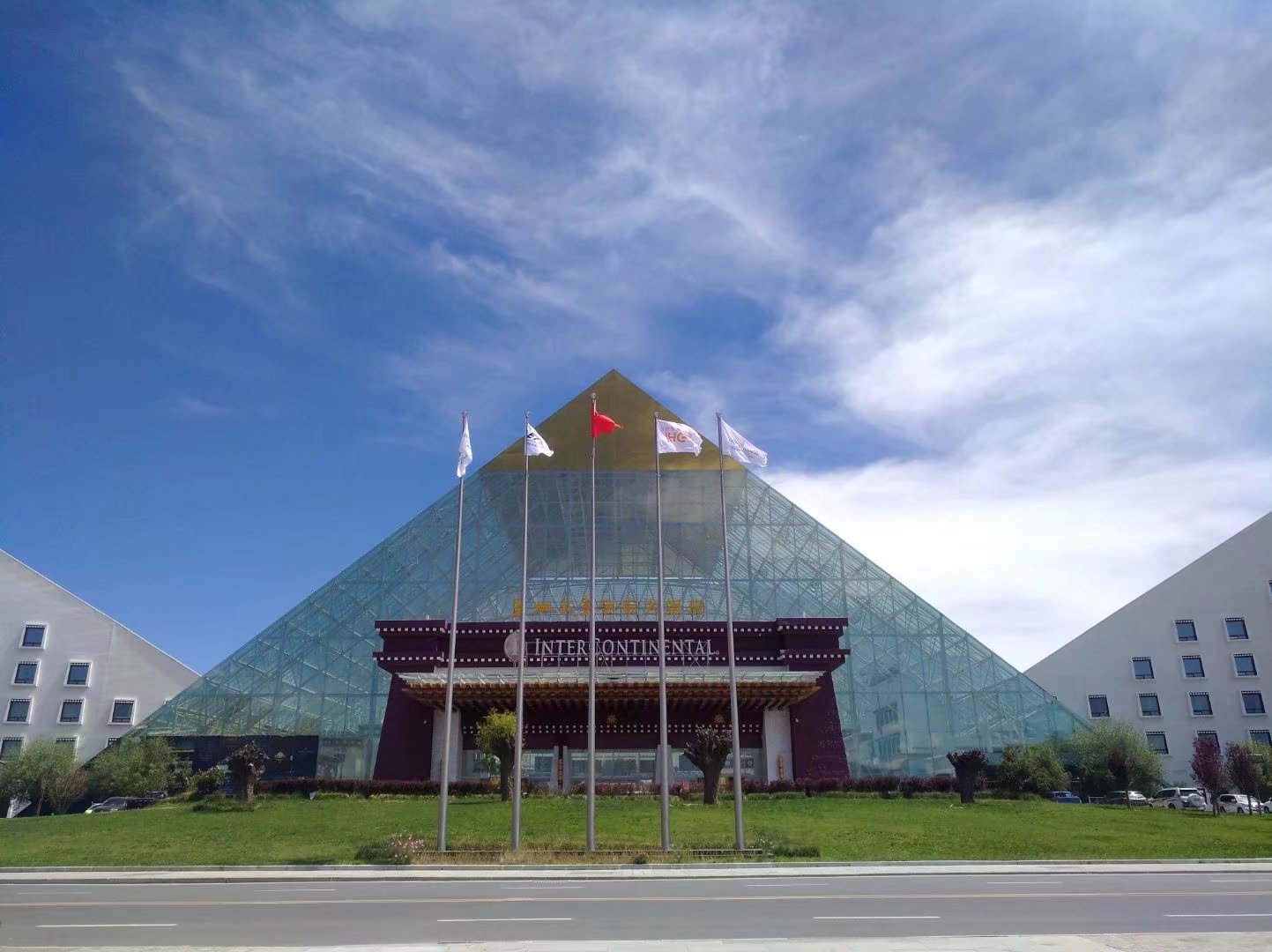 重慶輝祥彬節(jié)能科技有限公司,太陽(yáng)隔熱膜,安全防爆膜,輝祥貼膜,重慶輝祥貼膜.玻璃貼膜. 建筑膜 .隔熱膜.貼膜.龍膜建筑膜.山太克建筑膜.KDX建筑膜.