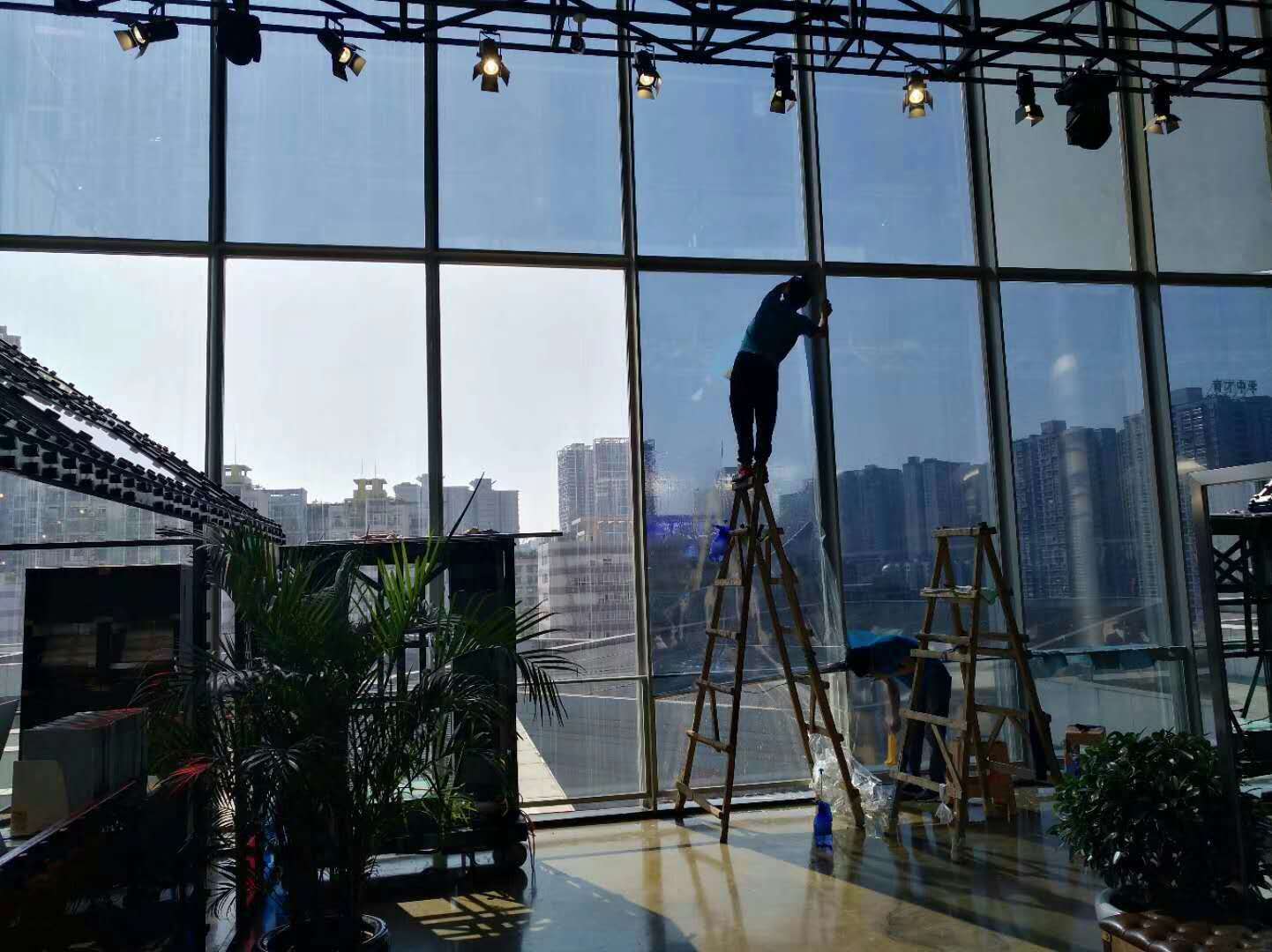 重慶輝祥彬節(jié)能科技有限公司,太陽(yáng)隔熱膜,安全防爆膜,輝祥貼膜,重慶輝祥貼膜.玻璃貼膜. 建筑膜 .隔熱膜.貼膜.龍膜建筑膜.山太克建筑膜.KDX建筑膜.